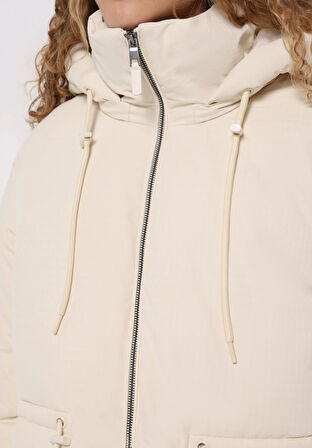 Regular Fit Kapüşonlu Fermuarlı Astarlı Çıkarılabilir Kapüşonlu Kadın Ekru Mont