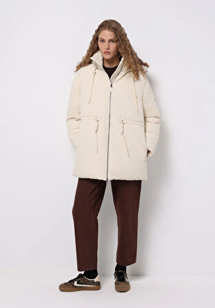 Regular Fit Kapüşonlu Fermuarlı Astarlı Çıkarılabilir Kapüşonlu Kadın Ekru Mont
