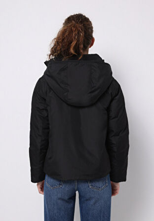 Regular Fit Kapüşonlu Fermuarlı Astarlı Suya Dayanıklı Kadın Siyah Mont