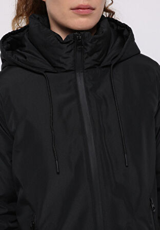 Regular Fit Kapüşonlu Fermuarlı Astarlı Suya Dayanıklı Kadın Siyah Mont