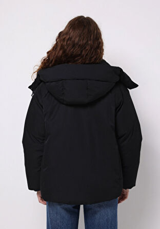 Regular Fit Kapüşonlu Fermuarlı Astarlı Çıkarılabilir Kapüşonlu Kadın Siyah Mont