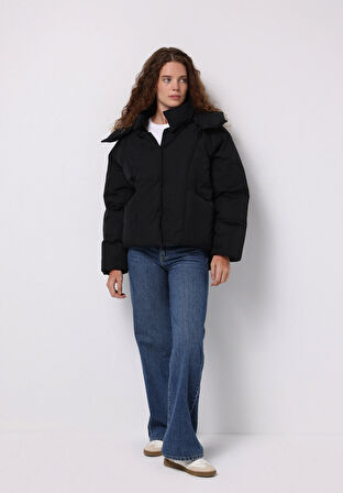 Regular Fit Kapüşonlu Fermuarlı Astarlı Çıkarılabilir Kapüşonlu Kadın Siyah Mont