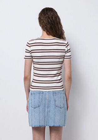 Slim Fit Yuvarlak Yaka Çizgili Kadın Ekru Kısa Kol Tişört