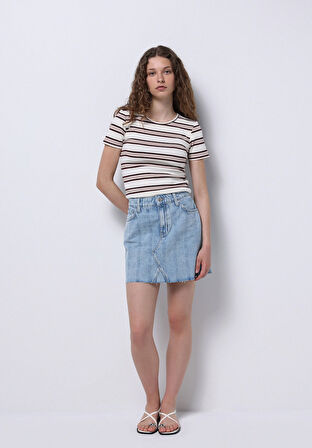 Slim Fit Yuvarlak Yaka Çizgili Kadın Ekru Kısa Kol Tişört