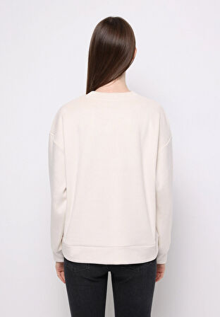 Regular Fit Yuvarlak Yaka Sloganlı Kadın Ekru Sweatshirt