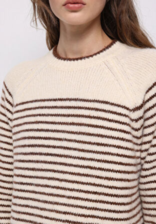 Regular Fit Yuvarlak Yaka Çizgili Kadın Bej Kazak