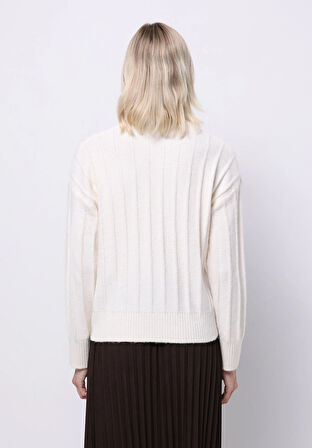 Regular Fit Yarım Balıkçı Yaka Düz Kadın Beyaz Kazak