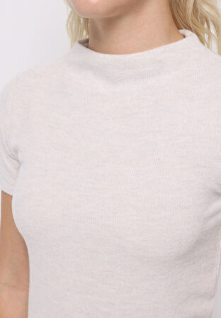 Slim Fit Dik Yaka Düz Kadın Ekru Kısa Kol Tişört