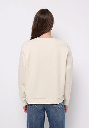 Regular Fit Yuvarlak Yaka Nakışlı Kadın Beyaz Sweatshirt