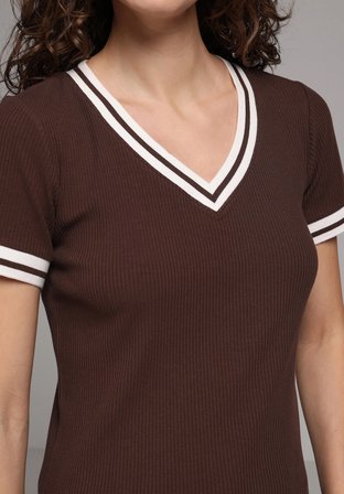 Slim Fit V Yaka Düz Kadın Kahverengi Kısa Kol Tişört