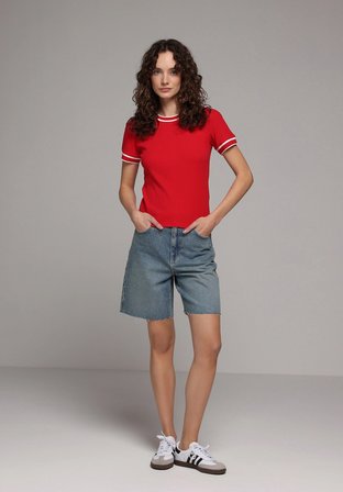 Slim Fit Yuvarlak Yaka Düz Kadın Kirmizi Kısa Kol Tişört