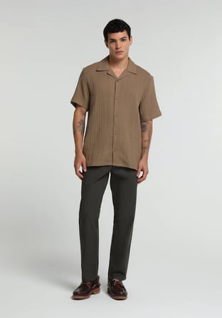 Relaxed Fit Apaj Yaka Düz Erkek Kahverengi Kısa Kol Gömlek