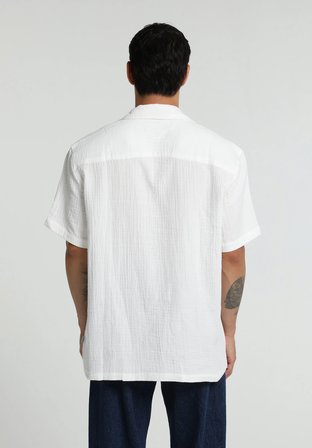 Relaxed Fit Apaj Yaka Düz Erkek Beyaz Kısa Kol Gömlek