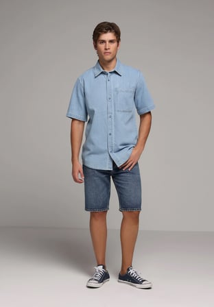 Regular Fit Klasik Yaka Düz Erkek Light İndigo Denim Kısa Kol Gömlek