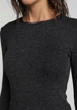 Slim Fit   Kadın Siyah  Tişört