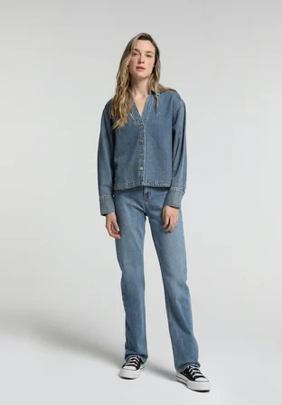 Oversize Fit Klasik Yaka Düz Kadın Light İndigo Denim Uzun Kol Gömlek