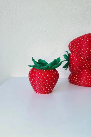 Tasarım Çilek Kürdanlık - Sofralar İçin El Boyaması Dekoratif Obje - Bioplastik
