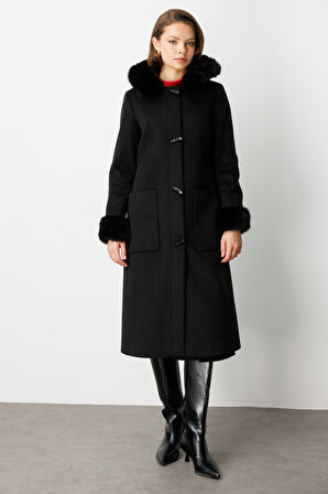 EKOL Yakası Ve Kolları Kürklü Kaşe Kaban 6055-26k