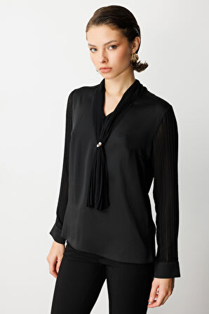 EKOL Yakası Fularlı Broş Detaylı Bluz 3021-26K