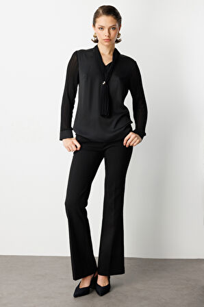 EKOL Yakası Fularlı Broş Detaylı Bluz 3021-26K