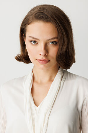 EKOL Yakası Fularlı Broş Detaylı Bluz 3021-26K