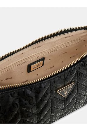GUESS Stacey Omuz Çantası HWGG9741720