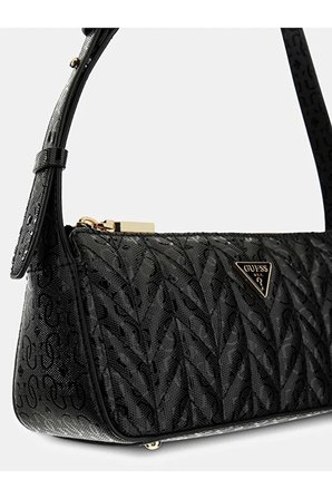 GUESS Stacey Omuz Çantası HWGG9741720
