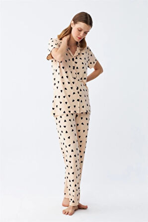 Giyim Kadın Krem Rengi Kalp Desenli Önden Düğmeli Pijama Takımı