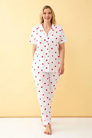 Giyim Kadın Beyaz Kırmızı Kalp Desenli Önden Düğmeli Büyük Beden Pijama Takımı