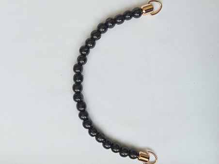 18 CM UÇLARI GOLD METAL HALKALI  SİYAH AHŞAP BONCUKLU C MODEL ÇANTA SAPI-TEKLİ