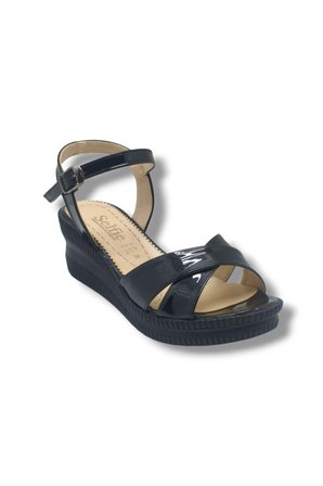 Selfie 4252-26 Rugan Çapraz Bant Dolgu Taban Fashion Kadın Sandalet(6cm)