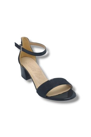 Selfie 4270-26 Simli Rugan Tek Bant Orta Topuk Büyük Numara Fashion Kadın Sandalet(5,5cm) 41-43
