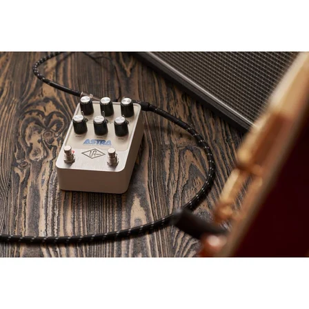 Universal Audio UAFX Astra Modulation Machine Pedal