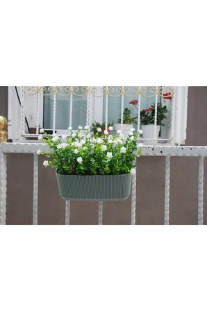 Çiçekli şimşir küpeşte askılı mint yeşili balkon saksıda yapay çiçek