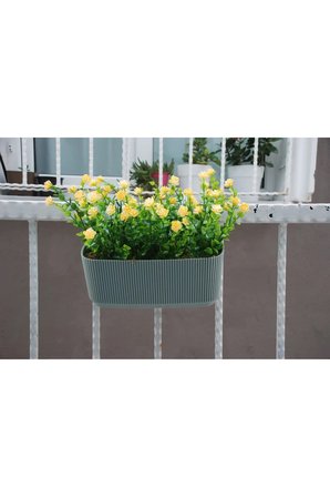 Çiçekli şimşir küpeşte askılı mint yeşili balkon saksıda yapay çiçek