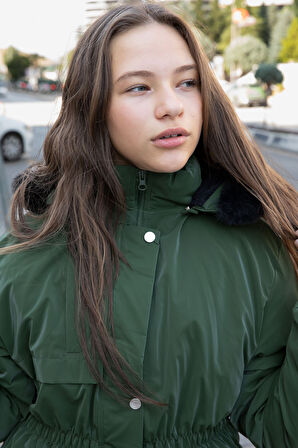 Haki Cep Detaylı İçi Kürklü Çıkarılabilir Kapüşonlu Kız Çocuk Şişme Mont 21335