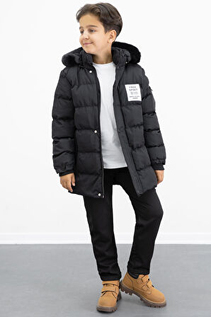 Erkek Çocuk Siyah Yazılı Arma Detaylı İçi Kürklü Kapüşonlu Şişme Mont 21341