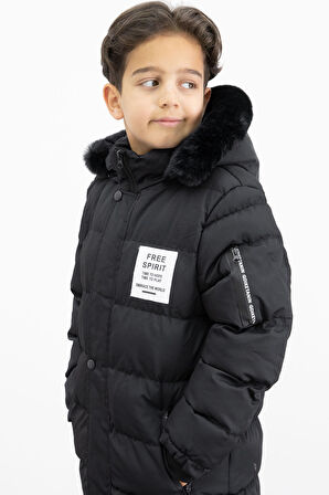 Erkek Çocuk Siyah Yazılı Arma Detaylı İçi Kürklü Kapüşonlu Şişme Mont 21341