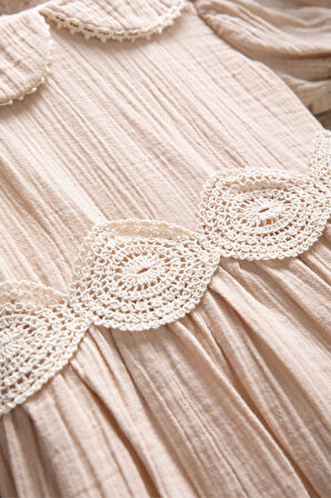 Kahverengi Dantel İşlemeli Kuşaklı Kız Çocuk Müslin Elbise  22660