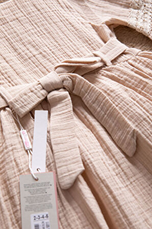 Bej Kolları Dantel Detaylı Kuşaklı Kız Çocuk Müslin Elbise 22670