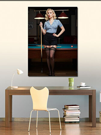 Kanvas Tablo Bilardo Masasında Kadın