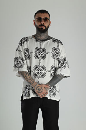 Siyah Nakış İşlemeli Oversize T-Shirt