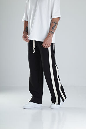 Şeritli Yırtmaç Detaylı Siyah Eşofman