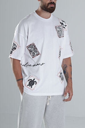 Yama Desenli Beyaz Tasarım T-Shirt