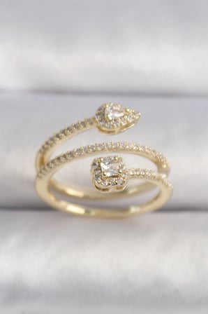 Pirinç Gold Renk Zirkon Taşlı Ok Model VIP Seri Kadın Yüzük 5886