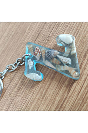 "Z" HARFİ - Açık Mavi Deniz Epoksi Harf Anahtarlık – Gerçek Deniz Kabuğu, El Yapımı, Benzersiz