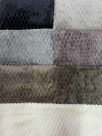 Kaymaz Tabanlı Kabartmalı Peluş Çok Amaçlı Örtü