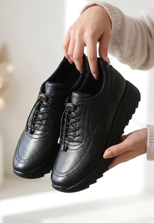 Kadın Siyah Günlük Spor Ayakkabı Kalın Taban Lastik Bağcıklı Sneaker