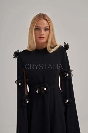 İnci ve Taş İşlemeli Çiçek Detaylı Siyah Krep Elbise