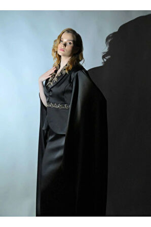 Hürrem Model Pelerin Kol Detaylı Siyah Saten Takım